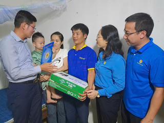 Giúp công nhân tránh bẫy 'tín dụng đen'