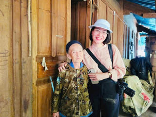 Nữ nhà báo bám bản thích nghi với chuyển đổi số