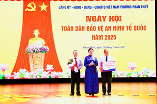 Phó Chủ tịch Ủy ban Trung ương MTTQ Việt Nam Hà Thị Nga dự 'Ngày hội toàn dân bảo vệ an ninh Tổ quốc' tại Lâm Đồng