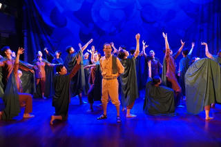 Sức hút vở kịch “Người đi dép cao su”