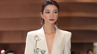 Hạ Vy, Andrea Aybar sải bước ấn tượng với thiết kế menswear