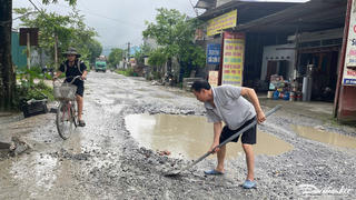 Thái Nguyên: Người dân khổ vì tuyến đường tỉnh toàn 'ao' với 'hố'