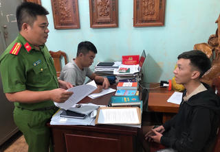 Đắk Nông: Bắt giữ 2 đối tượng áp sát người đi đường để giật dây chuyền vàng