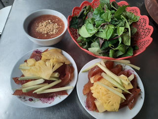 Sứa đỏ chấm bỗng: Thức quà kén người ăn của thành phố Cảng