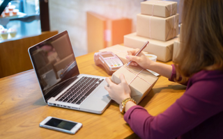 Bán hàng online: Thích nghi với “cuộc chơi” mới