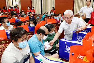 Bình Dương: Chương trình trao quà 'Tết nhân ái' Xuân Quý Mão 2023