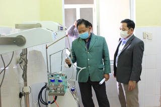 VCF tặng thiết bị y tế cho huyện miền núi Quảng Nam