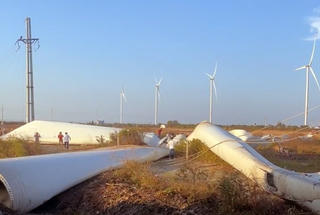 Bạc Liêu: Cánh quạt trụ điện gió rơi từ độ cao 140m