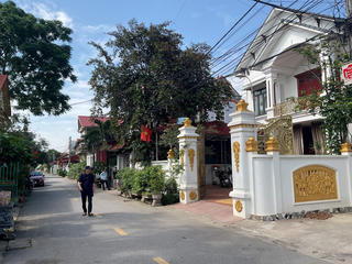 ‘ Ai tóc đê…’