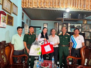 TPHCM: Thăm, tặng quà các thương bệnh binh nặng và gia đình liệt sĩ