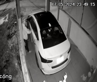 Thanh niên 18 tuổi trộm tiền trong cốp xe ô tô