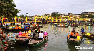 Quảng Nam: Du khách đến phố cổ Hội An chào đón Năm mới 2024