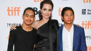 Angelina Jolie thuê hai con trai Maddox và Pax Thiên làm việc cho mình