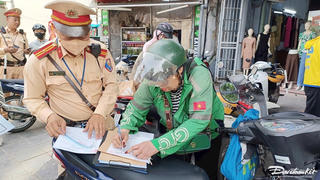 Cố tình đi ngược chiều, nhiều tài xế công nghệ bị xử phạt nặng