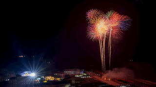 Hà Tĩnh: Rực rỡ màn bắn pháo hoa khai trương Du lịch biển năm 2024