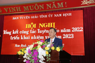 Phó Bí thư Nam Định: 'Đến với dân mà cứ com lê, cà vạt, lại hút xì gà thì hỏng rồi'