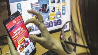 Hàng giả vẫn công khai thách thức