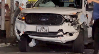 Đồng Nai: Tàu hỏa tông xe bán tải, 5 người thương vong