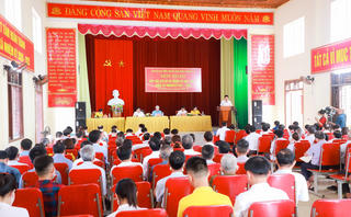 Chủ tịch Đỗ Văn Chiến tiếp xúc cử tri tại Nghệ An