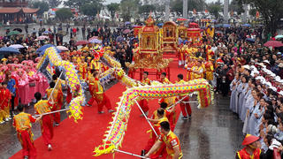 Đền Cửa Ông vào hội