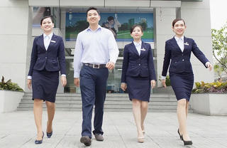 Yên Bái: Yêu cầu công chức không mặc áo phông không cổ, váy hoa liền thân sặc sỡ