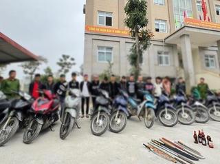 Bắt 26 đối tượng mang hung khí đi giải quyết mâu thuẫn tại Hà Nội