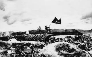 Người bấm máy bằng 6 giác quan