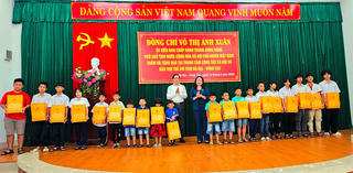 Phó Chủ tịch nước thăm và tặng quà tại tỉnh Bà Rịa – Vũng Tàu