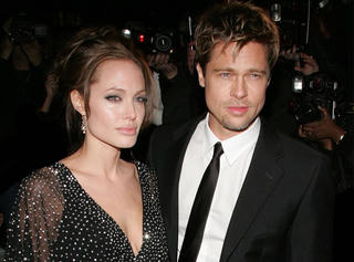 Hé lộ tình tiết cuộc xô xát trên máy bay giữa Angelina Jolie và Brad Pitt