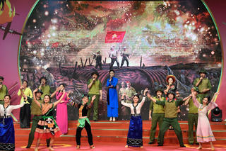 Vang mãi bản hùng ca bầu trời