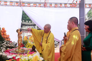 Rực rỡ sắc màu Đại lễ Phật đản chùa Vàng