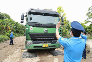 Tăng cường kiểm tra, xử lý vi phạm về tải trọng xe