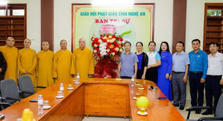 MTTQ tỉnh chúc mừng Ban Trị sự Giáo hội Phật giáo Nghệ An nhân lễ Vu Lan