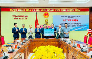 Đắk Lắk: Tiếp nhận 71 căn nhà Đại đoàn kết dành tặng người nghèo