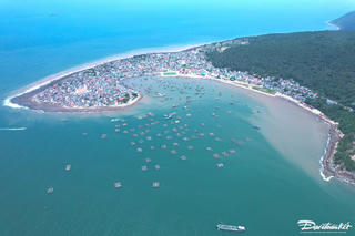 Xã đảo hoang sơ, yên bình bên bờ sóng