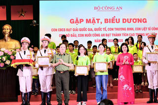 Bộ Công an biểu dương con cán bộ, chiến sĩ, con thương binh, liệt sĩ, con đỡ đầu đạt thành tích cao trong học tập