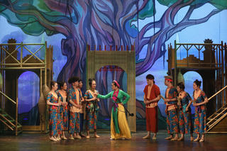 Tìm lại thuở vàng son cho sân khấu truyền thống