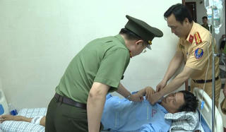 Phú Thọ: Xử lý nghiêm người giao xe cho người không đủ điều kiện, tông CSGT bị thương