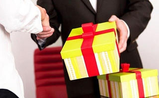 Quà Tết biến hình