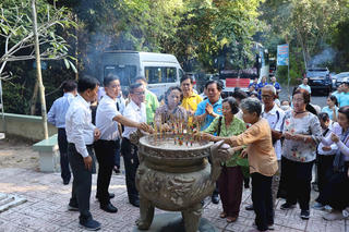 Hun đúc ngọn lửa cách mạng cho các thế hệ