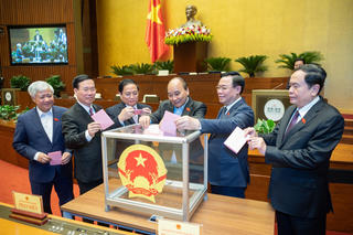 Ông Trần Hồng Hà, Trần Lưu Quang làm Phó Thủ tướng