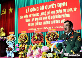 Lễ công bố các quyết định về tổ chức quân sự địa phương tại Quân khu 5