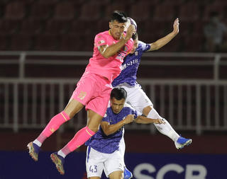 Vòng 23 V.League 2022: Những nỗ lực đào thoát