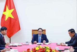 Thủ tướng Phạm Minh Chính điện đàm với Thủ tướng Singapore