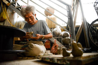 Nghệ nhân dành cả 'tuổi thanh xuân' cùng phỗng đất dân gian