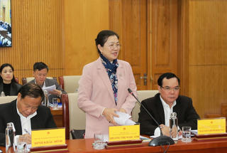 Làm rõ giá trị tư tưởng của bài học 'dân là gốc', 'dân là trung tâm'