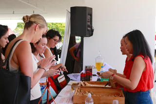 ĐSQ Việt Nam tham gia hội chợ văn hóa, ẩm thực các nước châu Á- châu Đại Dương