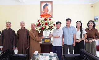 Mặt trận tỉnh Quảng Bình thăm, chúc mừng Đại lễ Phật đản