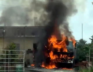 Bạc Liêu: Xe bồn đang tiếp nhiên liệu cho cây xăng bất ngờ bốc cháy ngùn ngụt