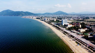 Hà Tĩnh: Di dời hàng chục ki-ốt, trả lại vẻ đẹp cho biển Thiên Cầm